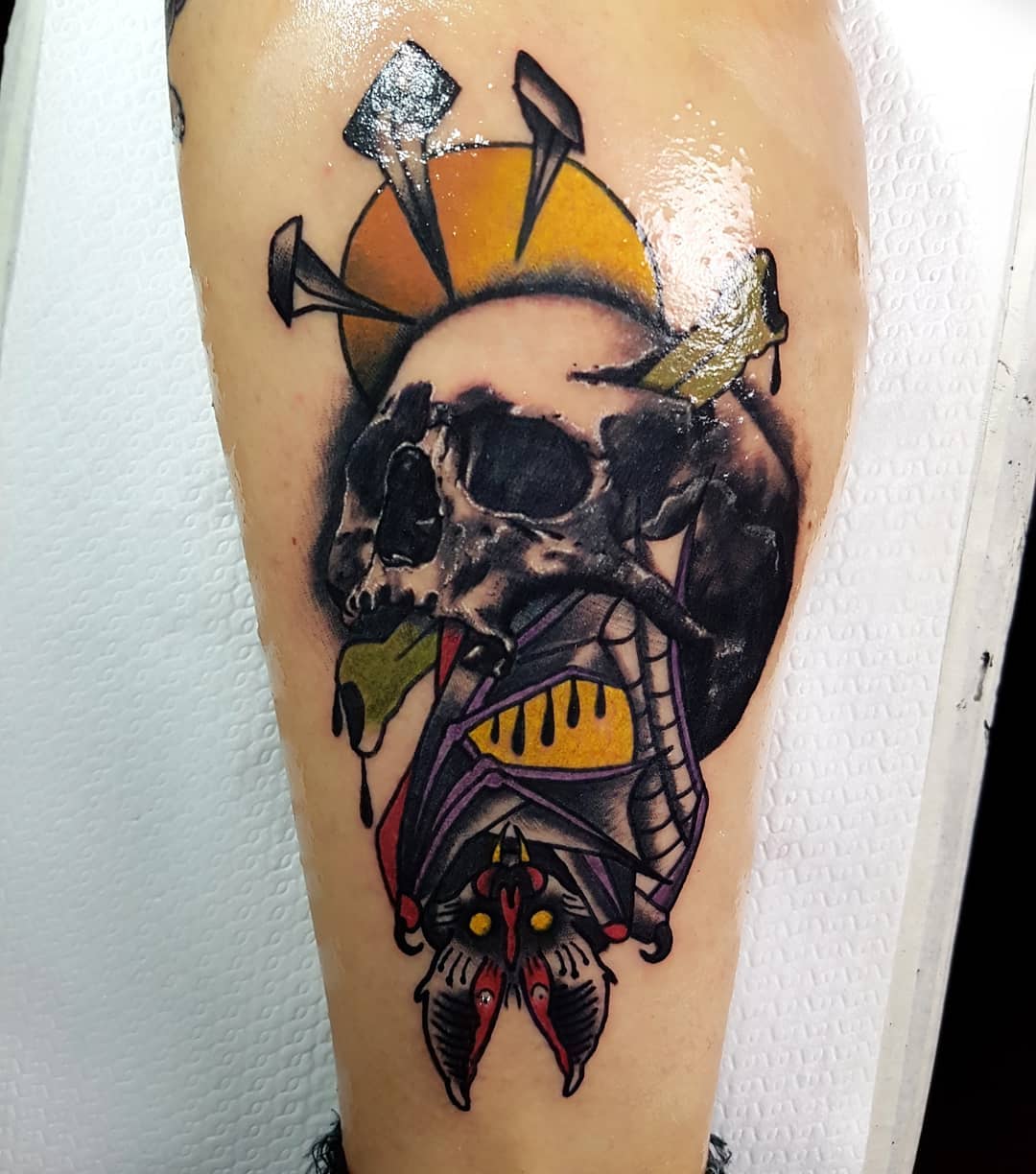 汪先生小腿彩色写实骷髅蝙蝠纹身图案